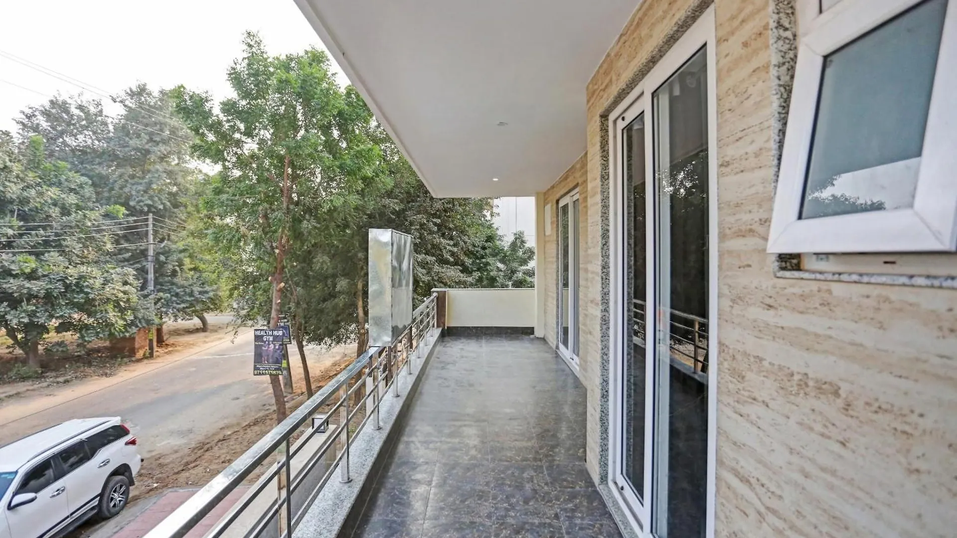 ***  Hotel O Unicorn Rooms Near Omaxe Celebration Mall Gurgaon Hindistan