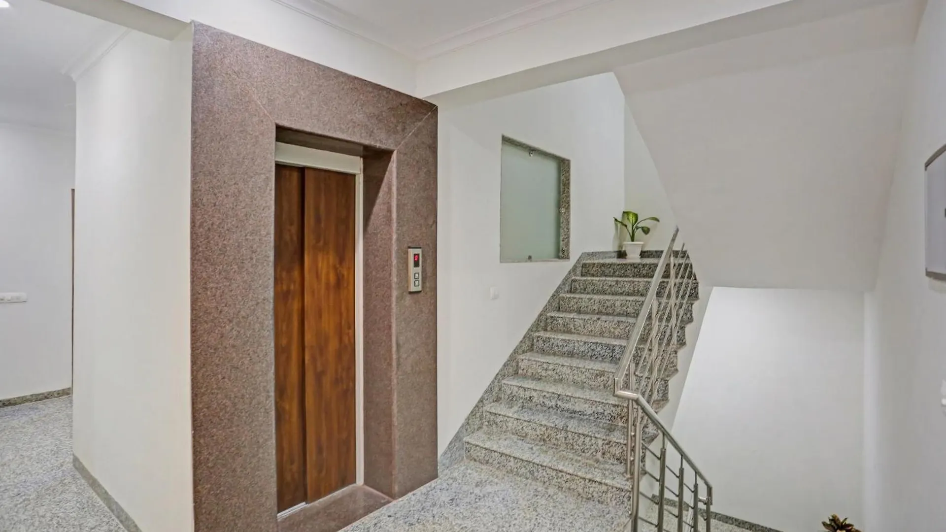 Hotel O Unicorn Rooms Near Omaxe Celebration Mall Gurgaon 3*,  Hindistan
