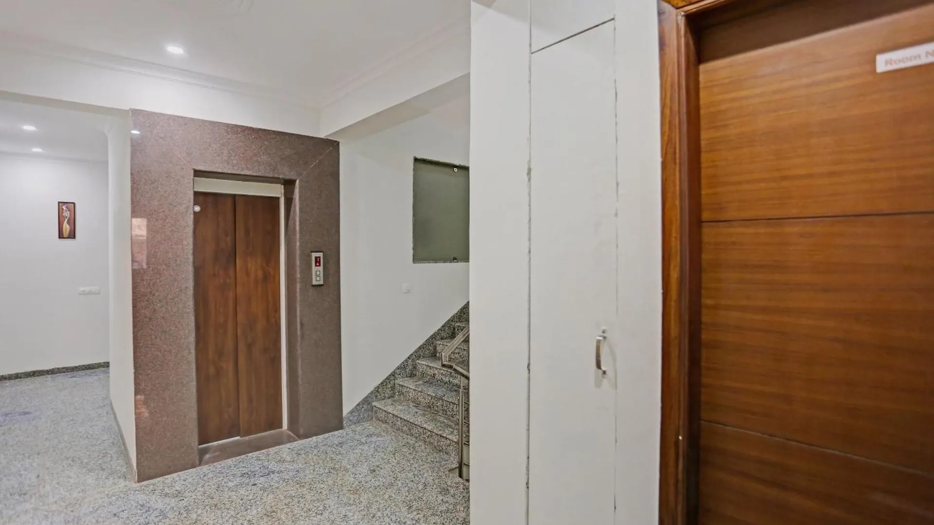 Hotel O Unicorn Rooms Near Omaxe Celebration Mall Gurgaon Inde